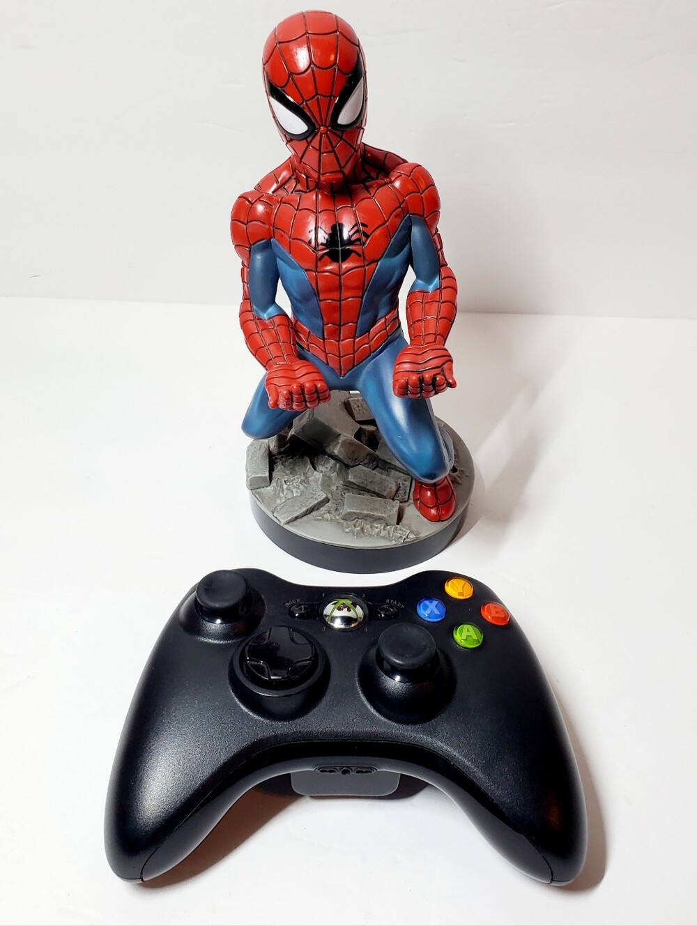 Xbox 360 Wireless Controller Black & Spider Man Cable Guy Holder Stand Bundle
